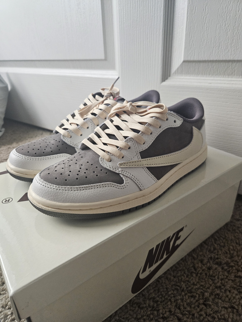 Nike X Travis Scott Jordan 1 Low Reverse Mocha Size 7m/8.6WMS